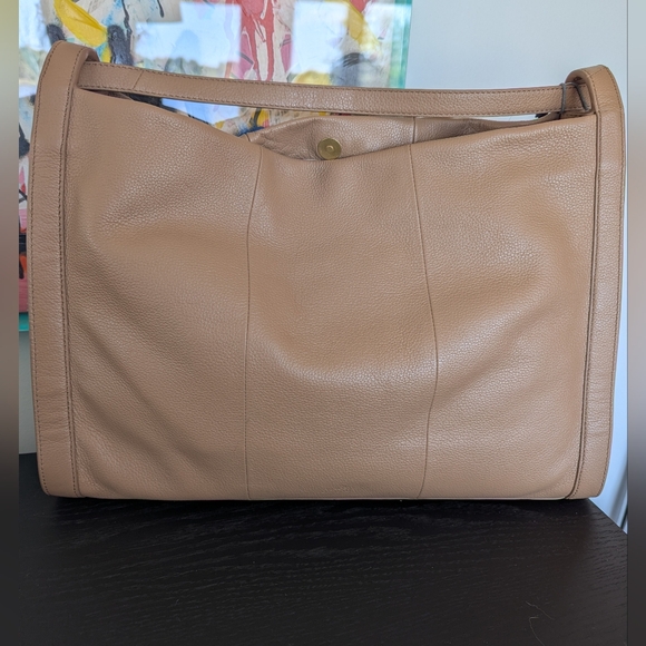 Vince Camuto Elegant Tan Leather Tote Bag - Picture 3 of 5